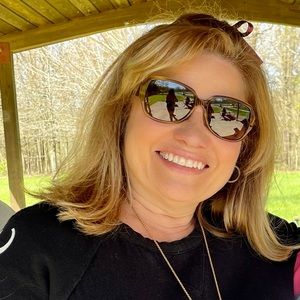 Meet your Posher, Connie